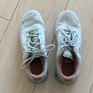 On running cloudflow running shoes